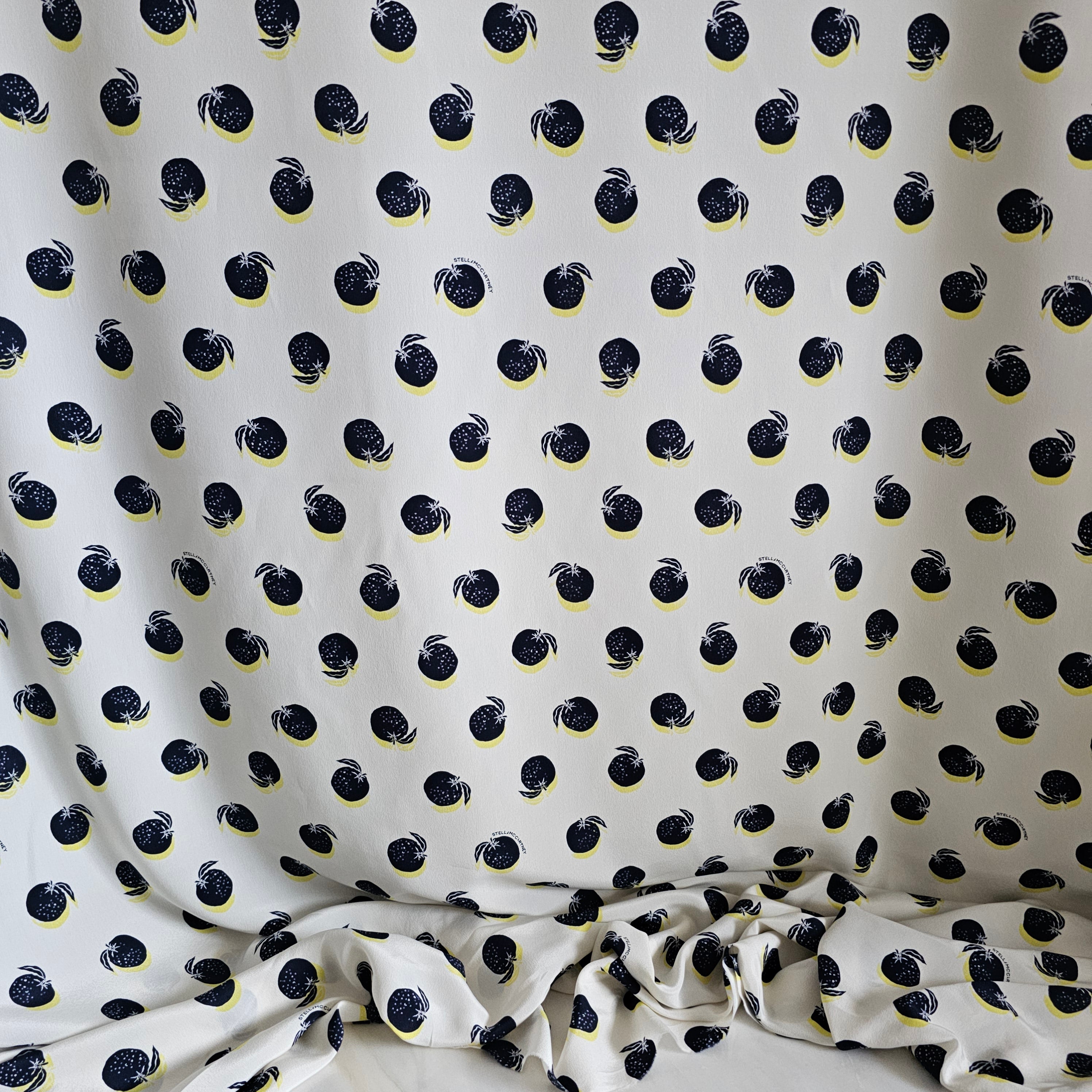 REMNANT - Hey Satsuma (White) - Silk (85cm at £30)