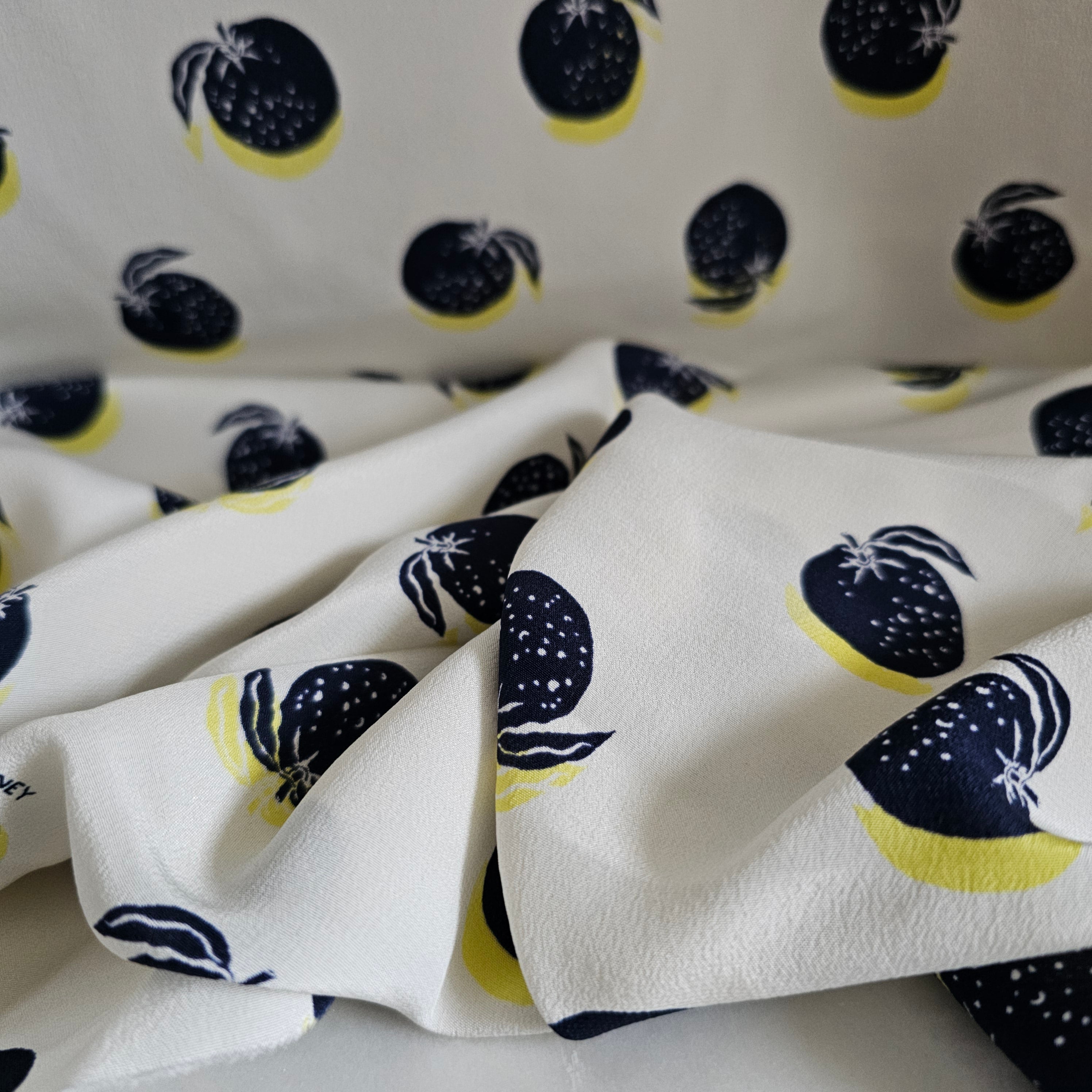 REMNANT - Hey Satsuma (White) - Silk (85cm at £30)