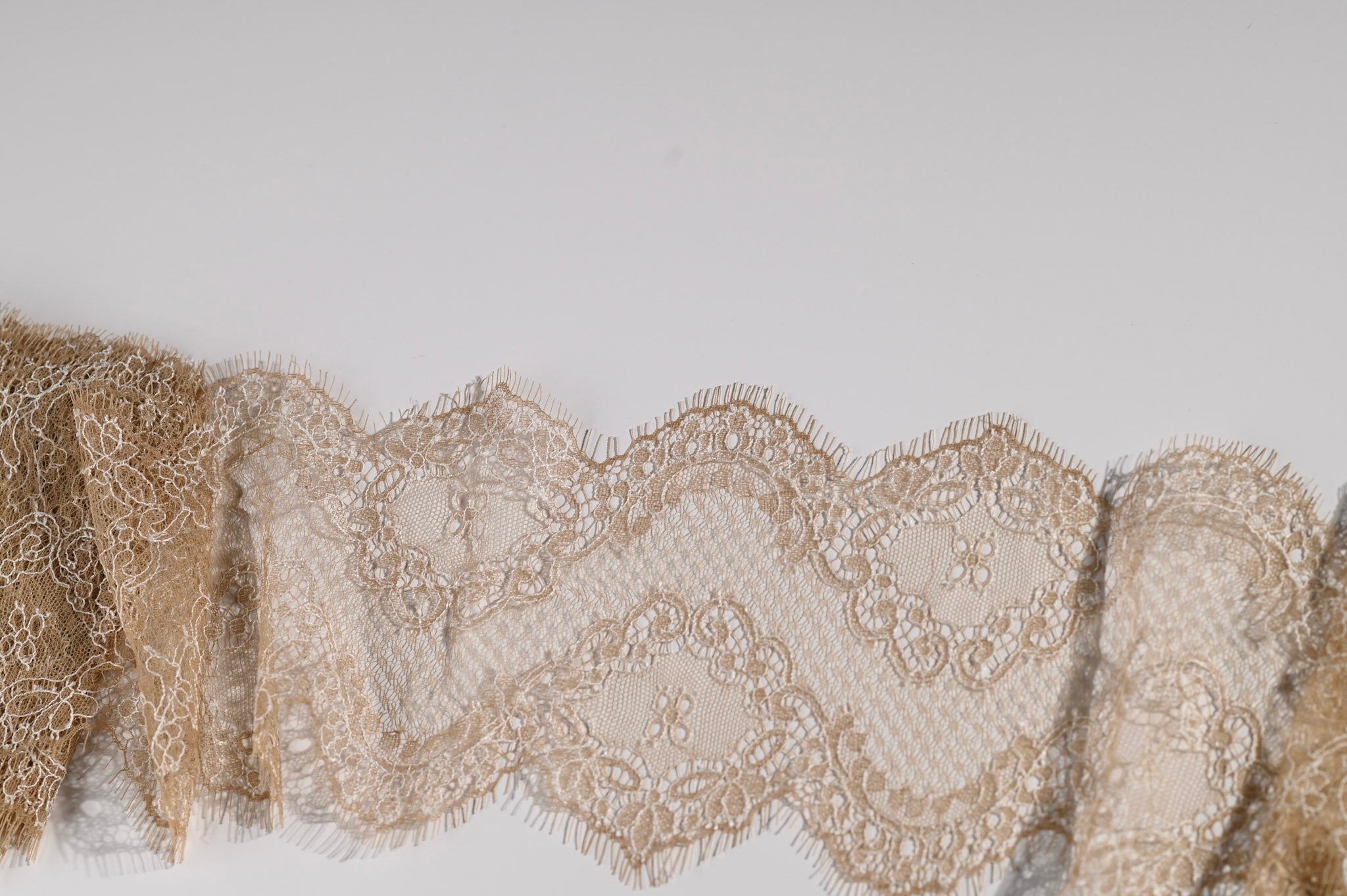 Double Agent Lace Trim (White Cinnamon) - 120mm