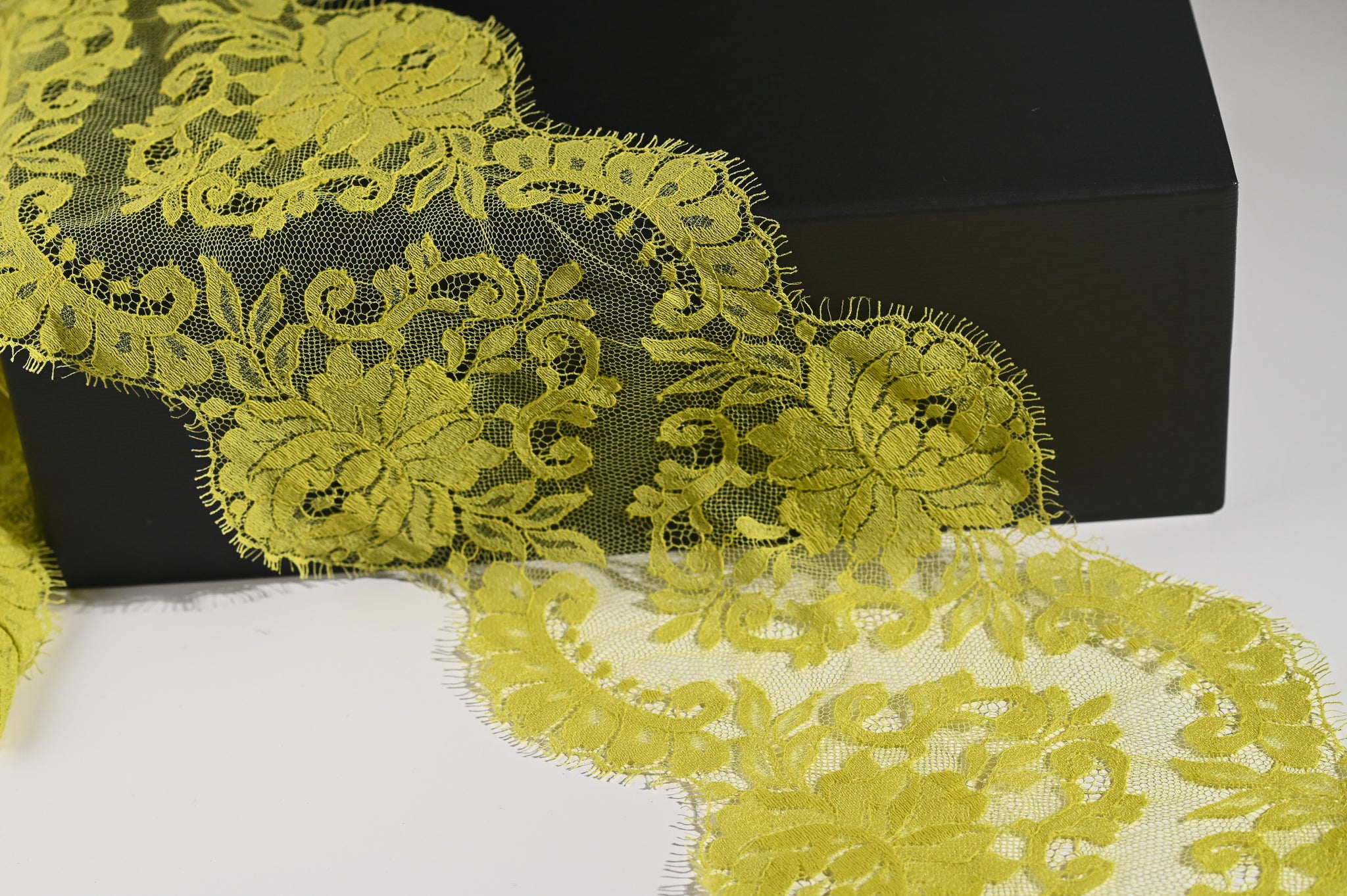 Floral Wave Lace Trim (Lime) - 145mm