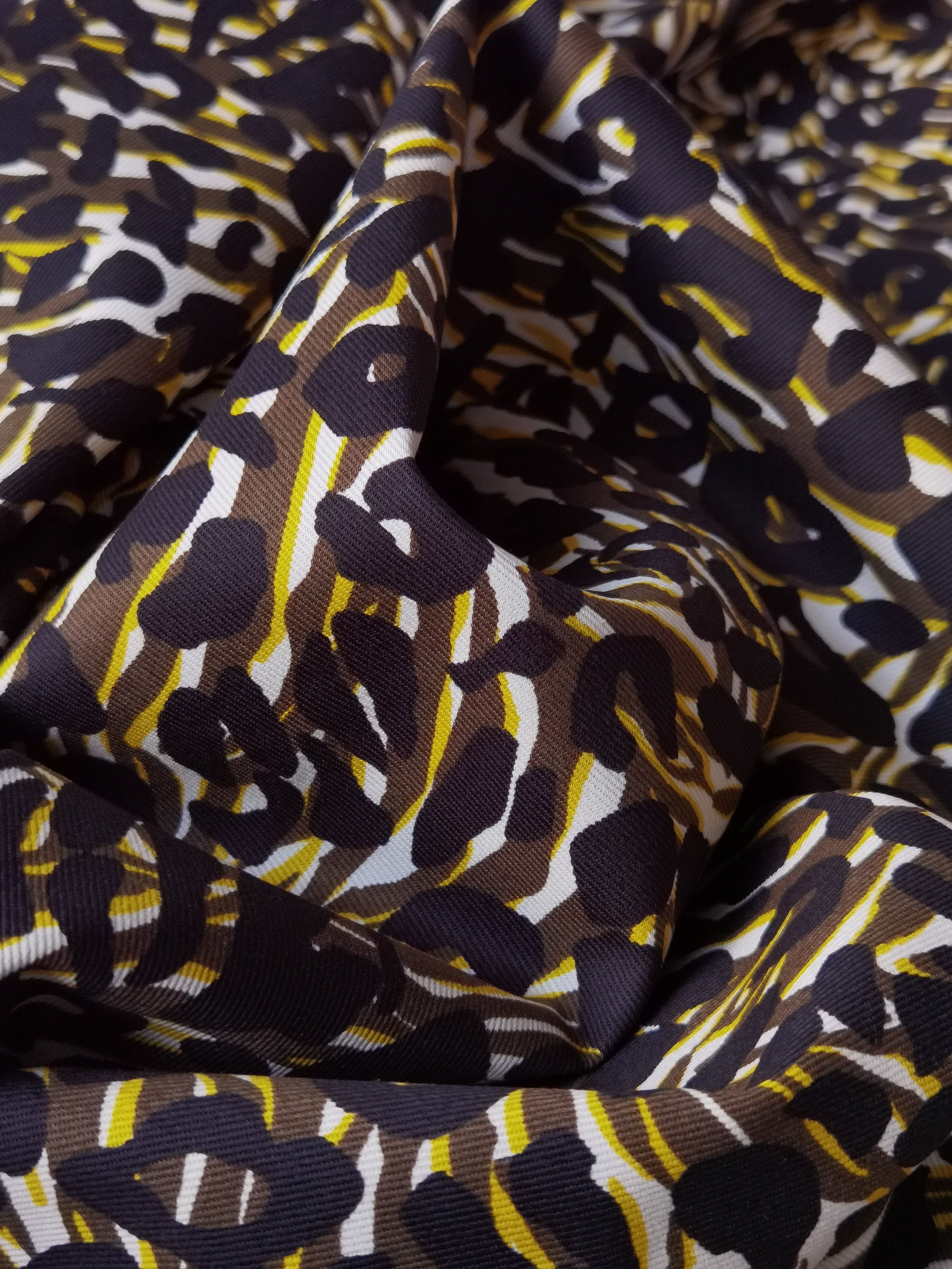 REMNANT - Familiar But Different - Cotton (1.9mts at