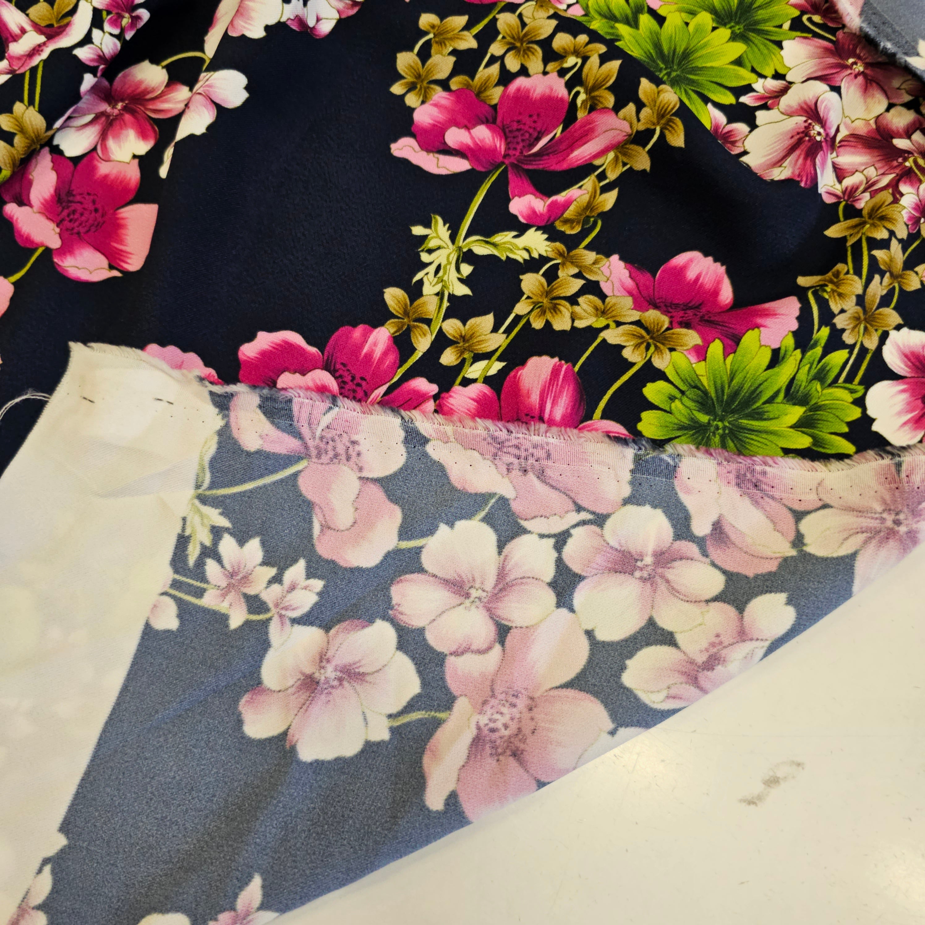 REMNANT - Quick Its The Florals Again - Viscose - 1mt