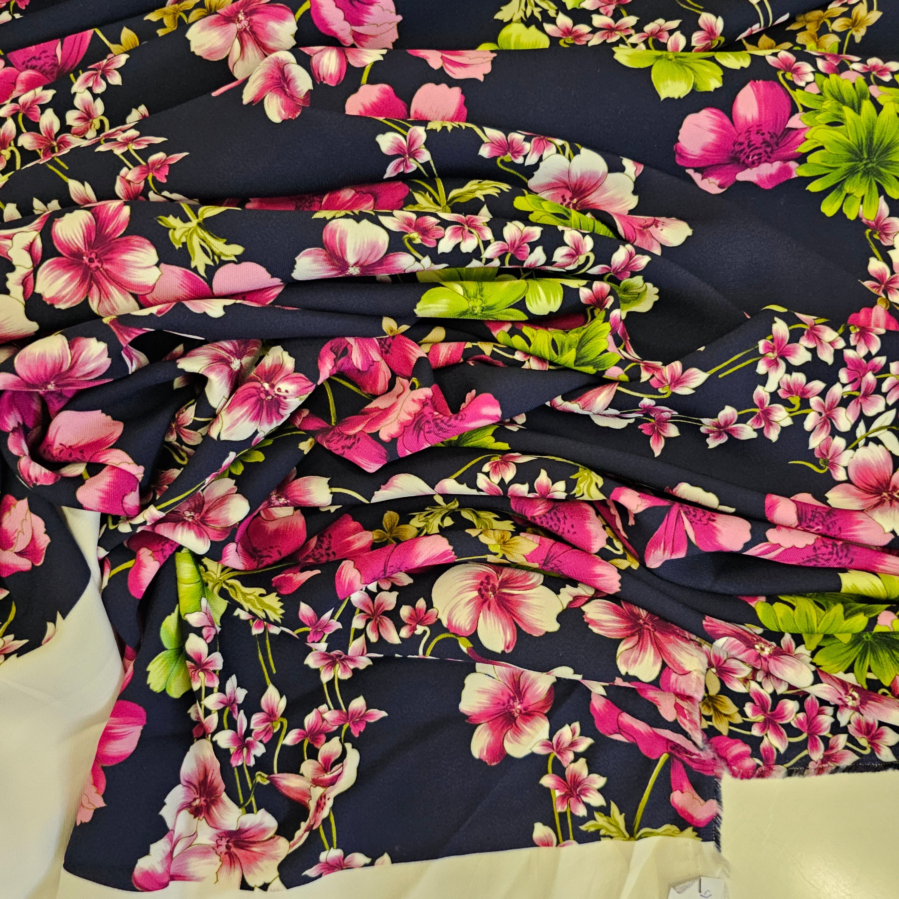 REMNANT - Quick Its The Florals Again - Viscose - 1mt