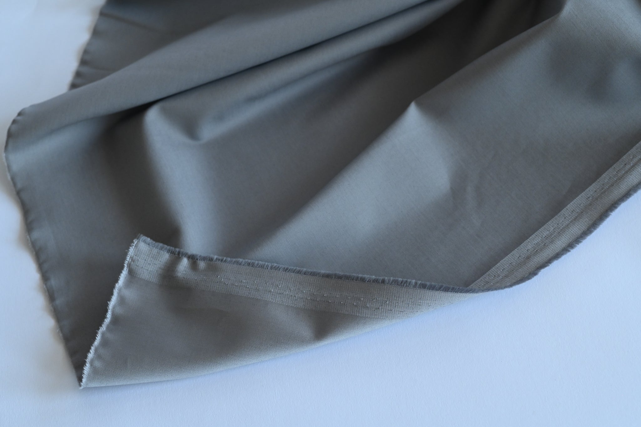 Plainly With A Shine (Light Grey) - Cotton