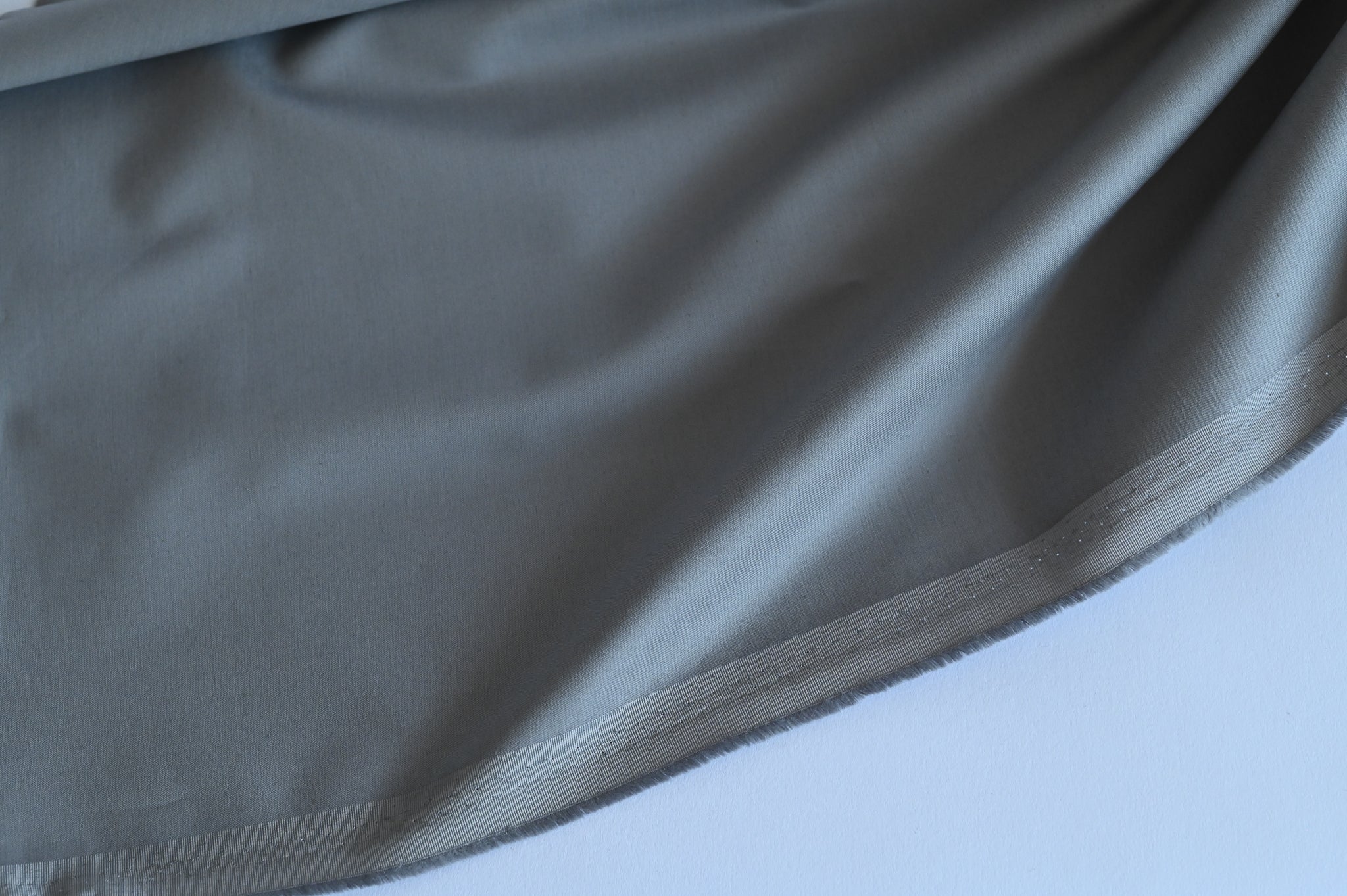 Plainly With A Shine (Light Grey) - Cotton