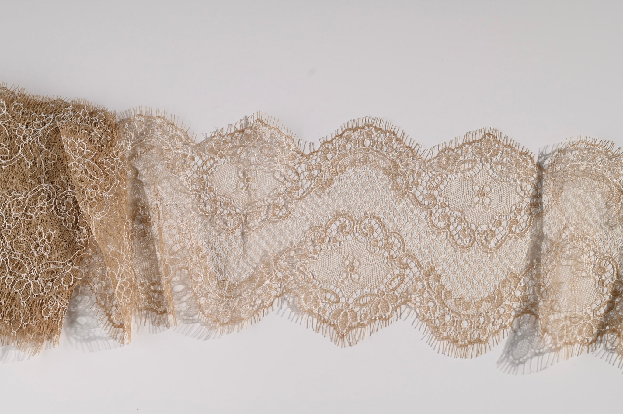 Double Agent Lace Trim (White Cinnamon) - 120mm