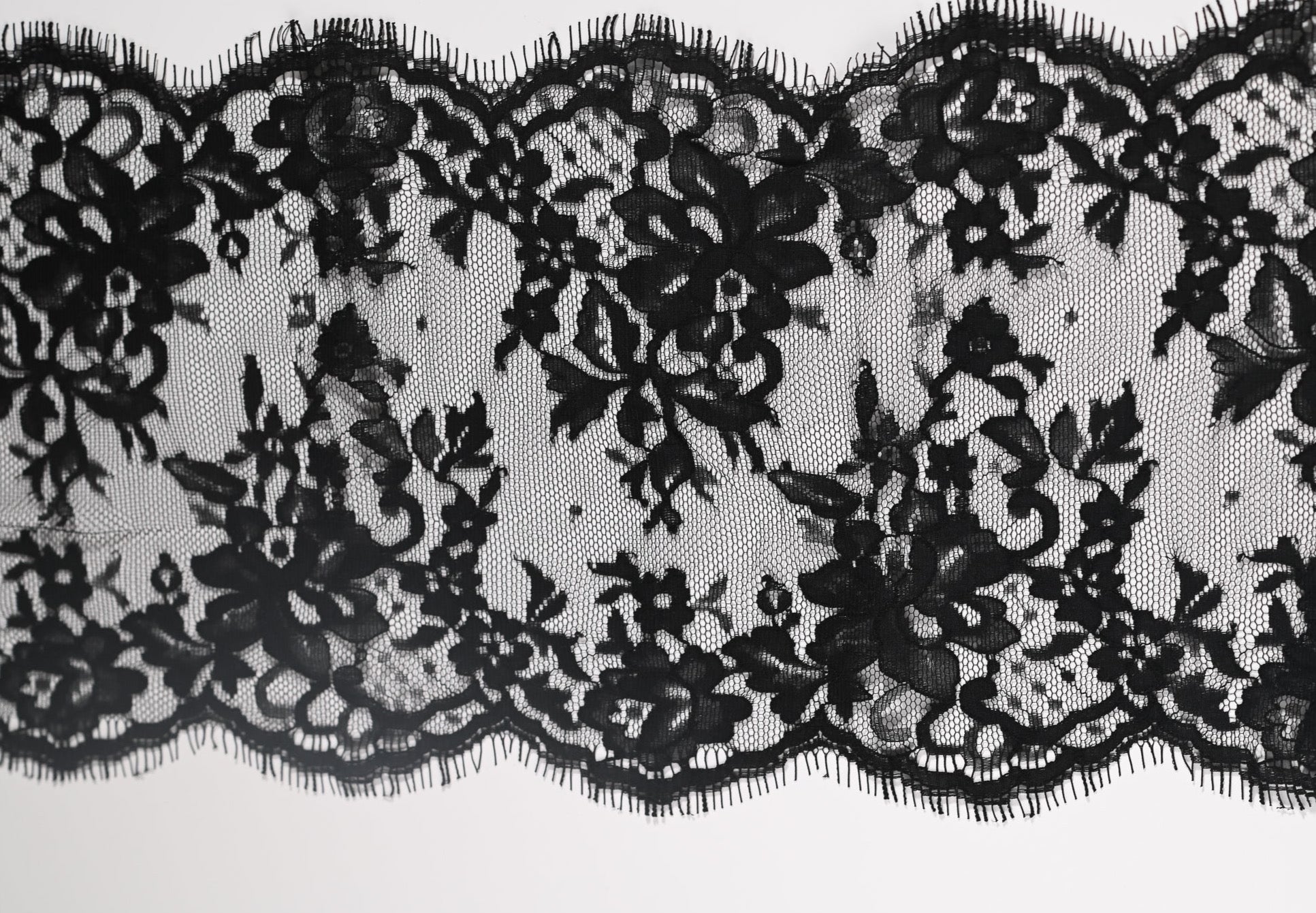 Floral Wave Lace Trim (Black) - 245mm