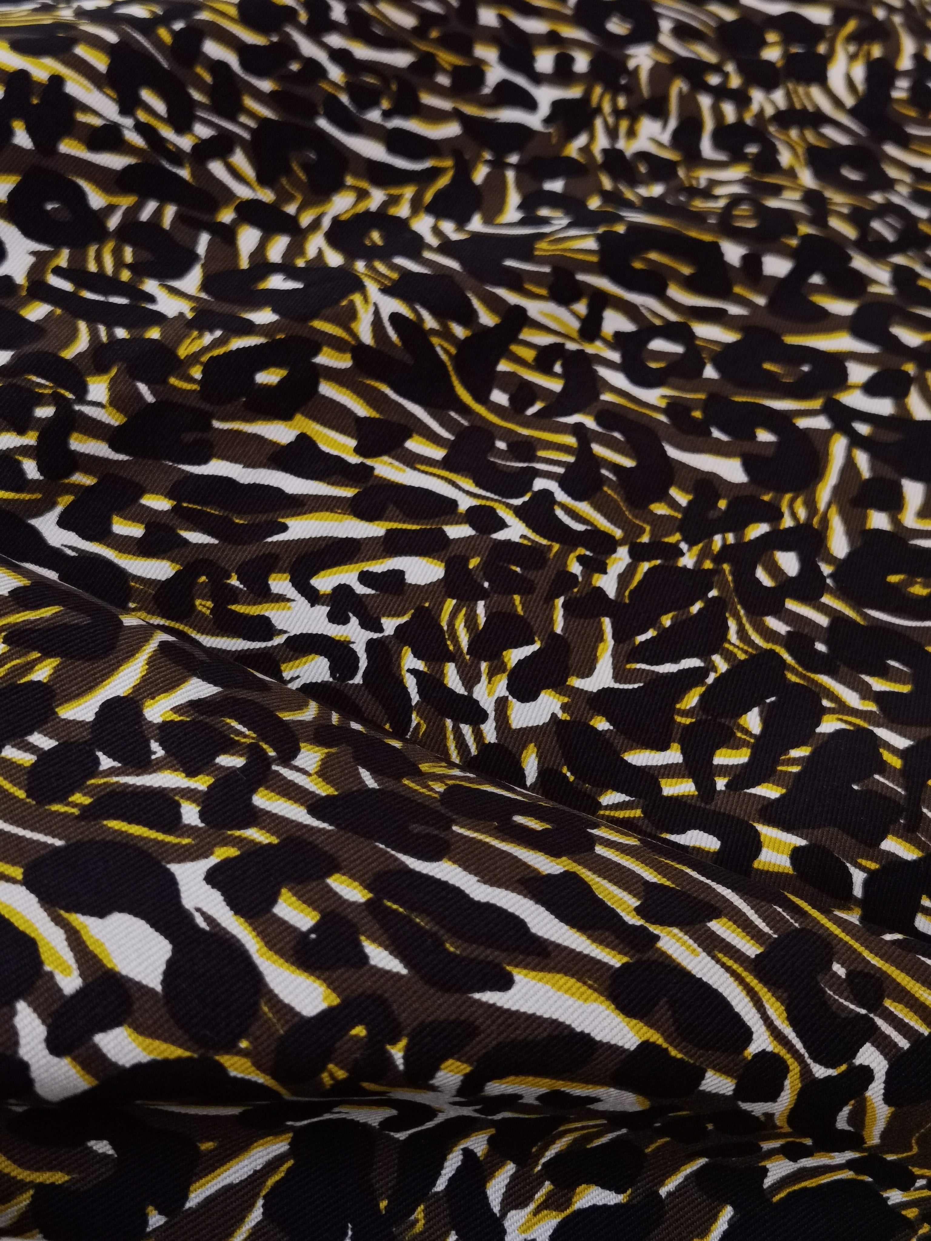 REMNANT - Familiar But Different - Cotton (1.9mts at