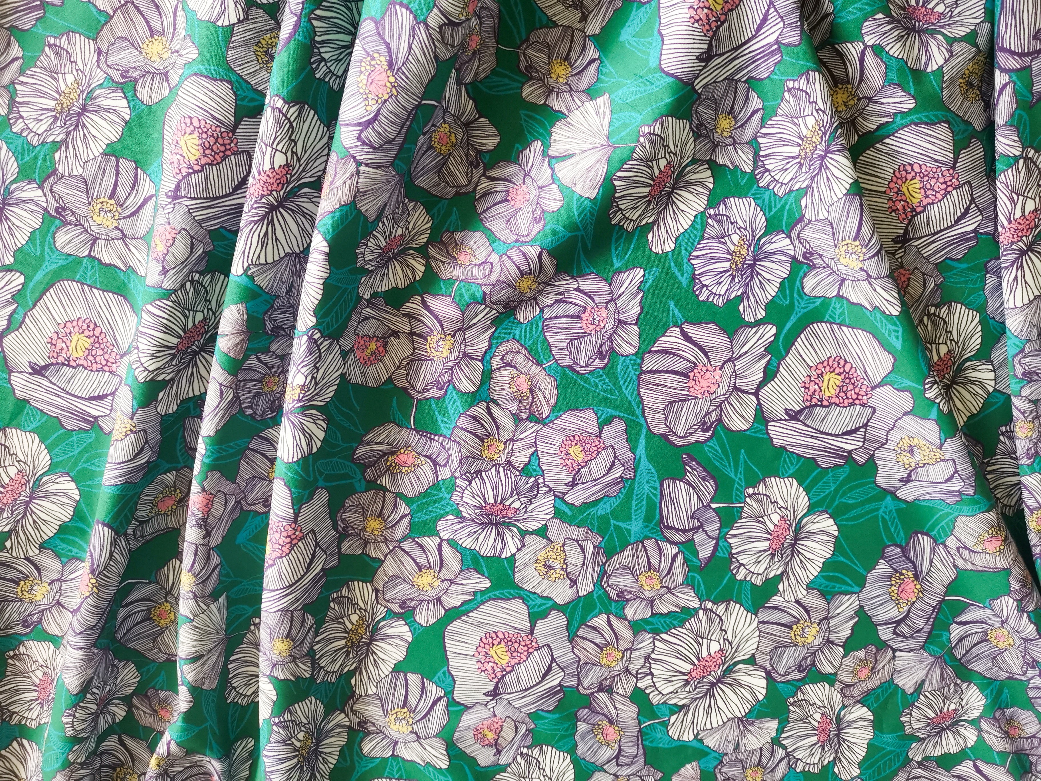 Poppies rule the day - Cotton - Selvedge and Bolts