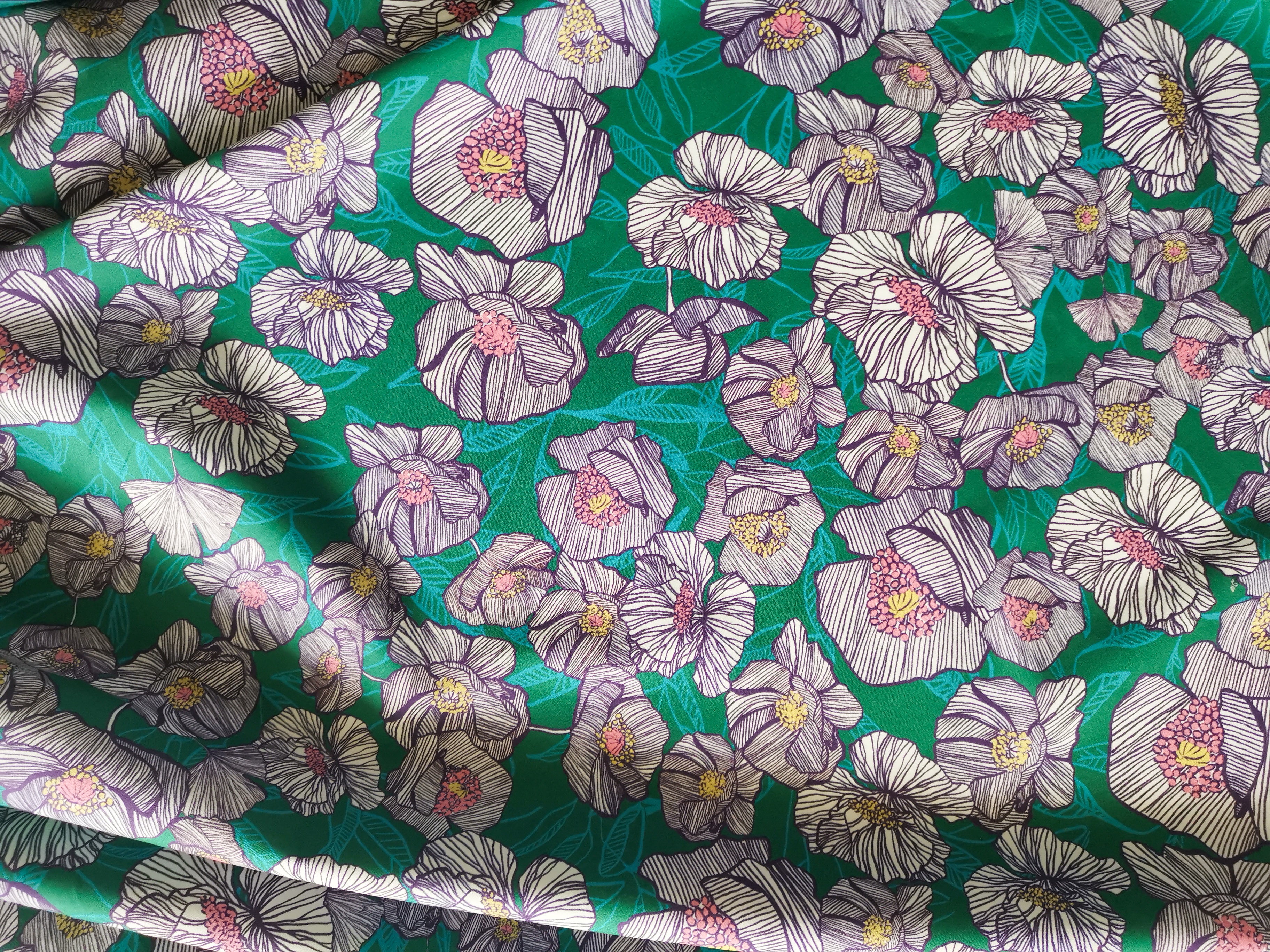 Poppies rule the day - Cotton - Selvedge and Bolts