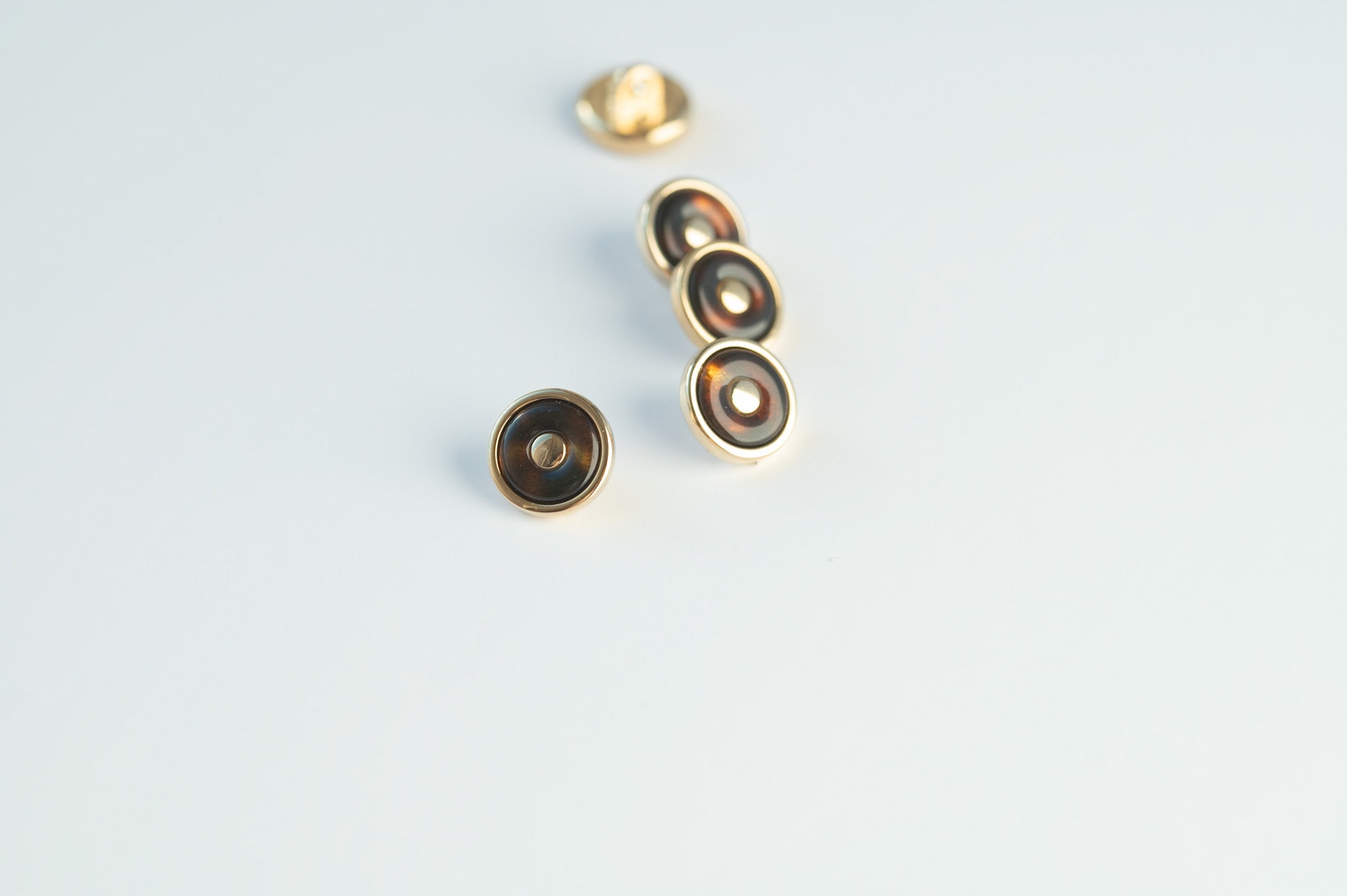 BUTTONS1001 - 6 Shank Buttons